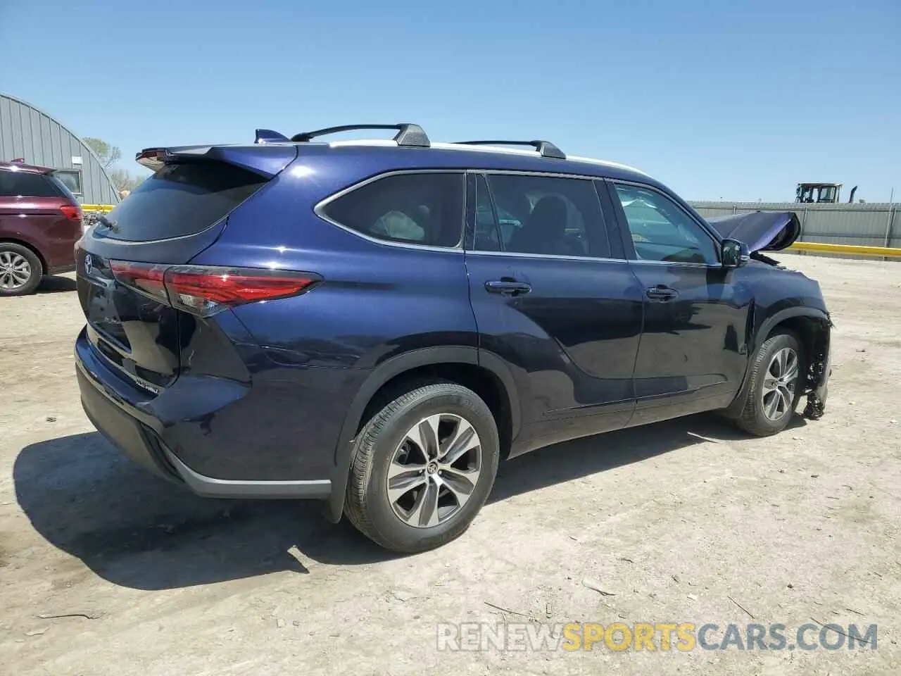 3 Photograph of a damaged car 5TDHZRBH9NS241589 TOYOTA HIGHLANDER 2022