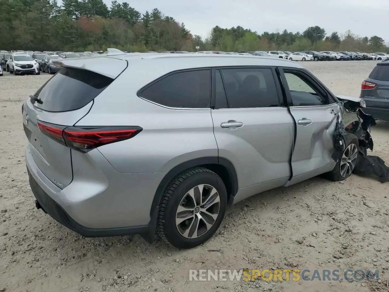 3 Photograph of a damaged car 5TDHZRBH9NS570678 TOYOTA HIGHLANDER 2022
