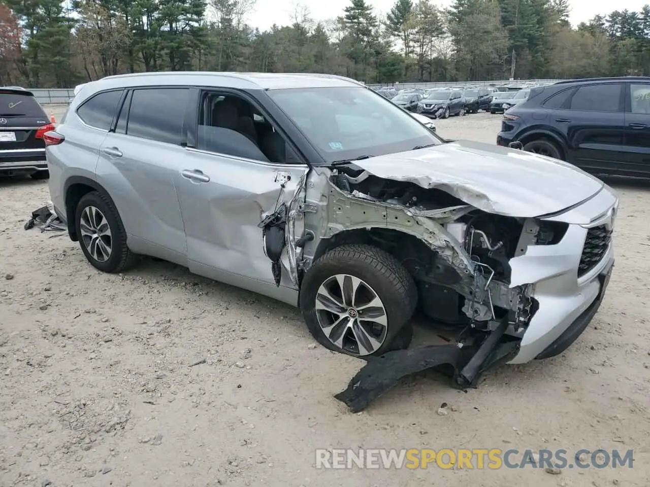 4 Photograph of a damaged car 5TDHZRBH9NS570678 TOYOTA HIGHLANDER 2022