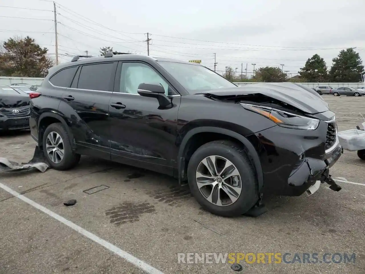 4 Photograph of a damaged car 5TDHZRBHXNS184173 TOYOTA HIGHLANDER 2022