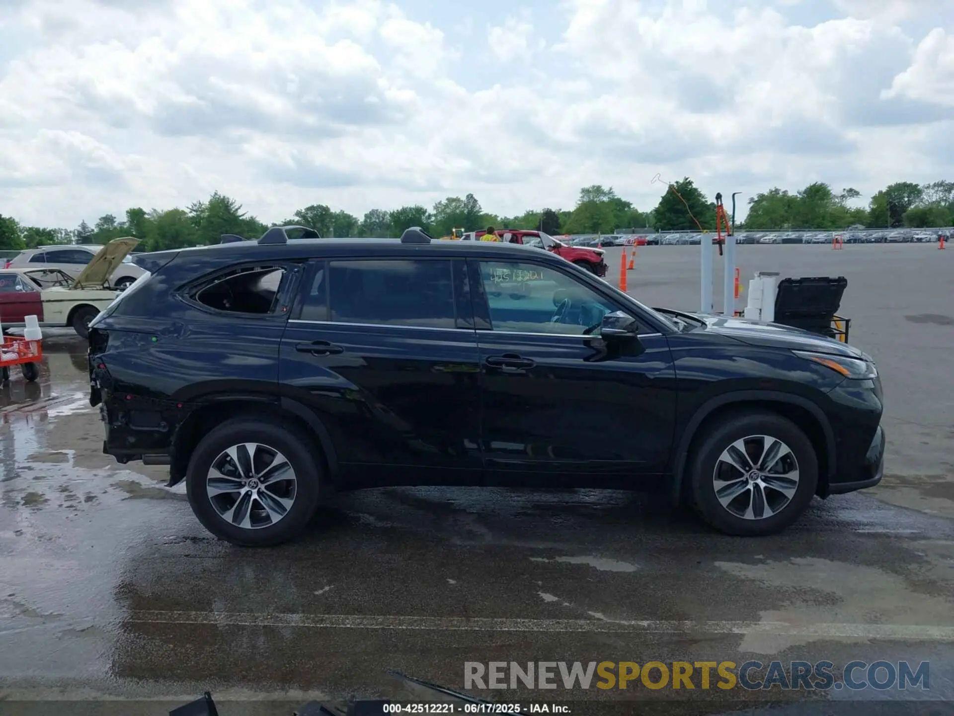 14 Photograph of a damaged car 5TDHZRBHXNS233906 TOYOTA HIGHLANDER 2022