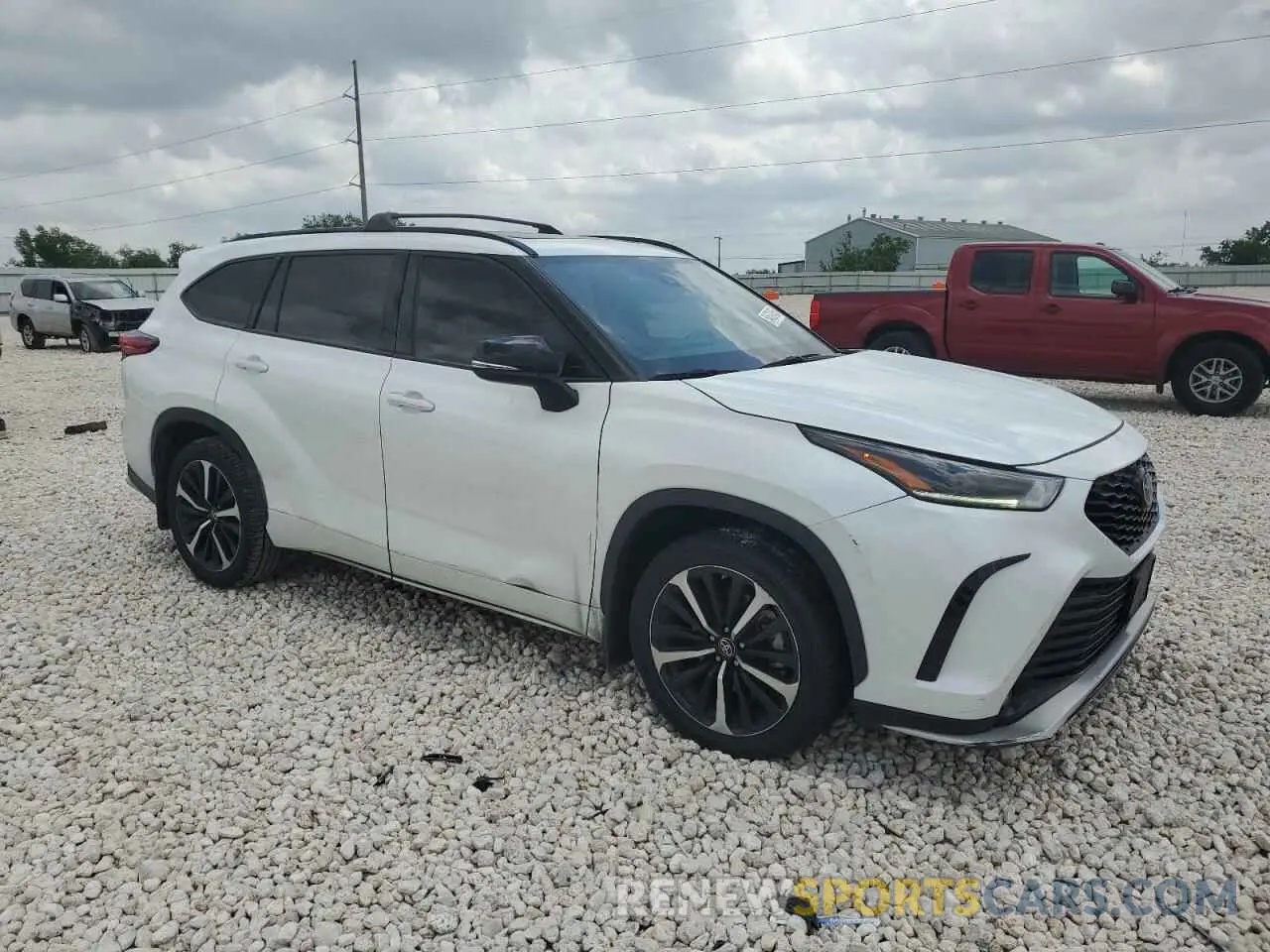 4 Photograph of a damaged car 5TDJZRAH7NS097169 TOYOTA HIGHLANDER 2022