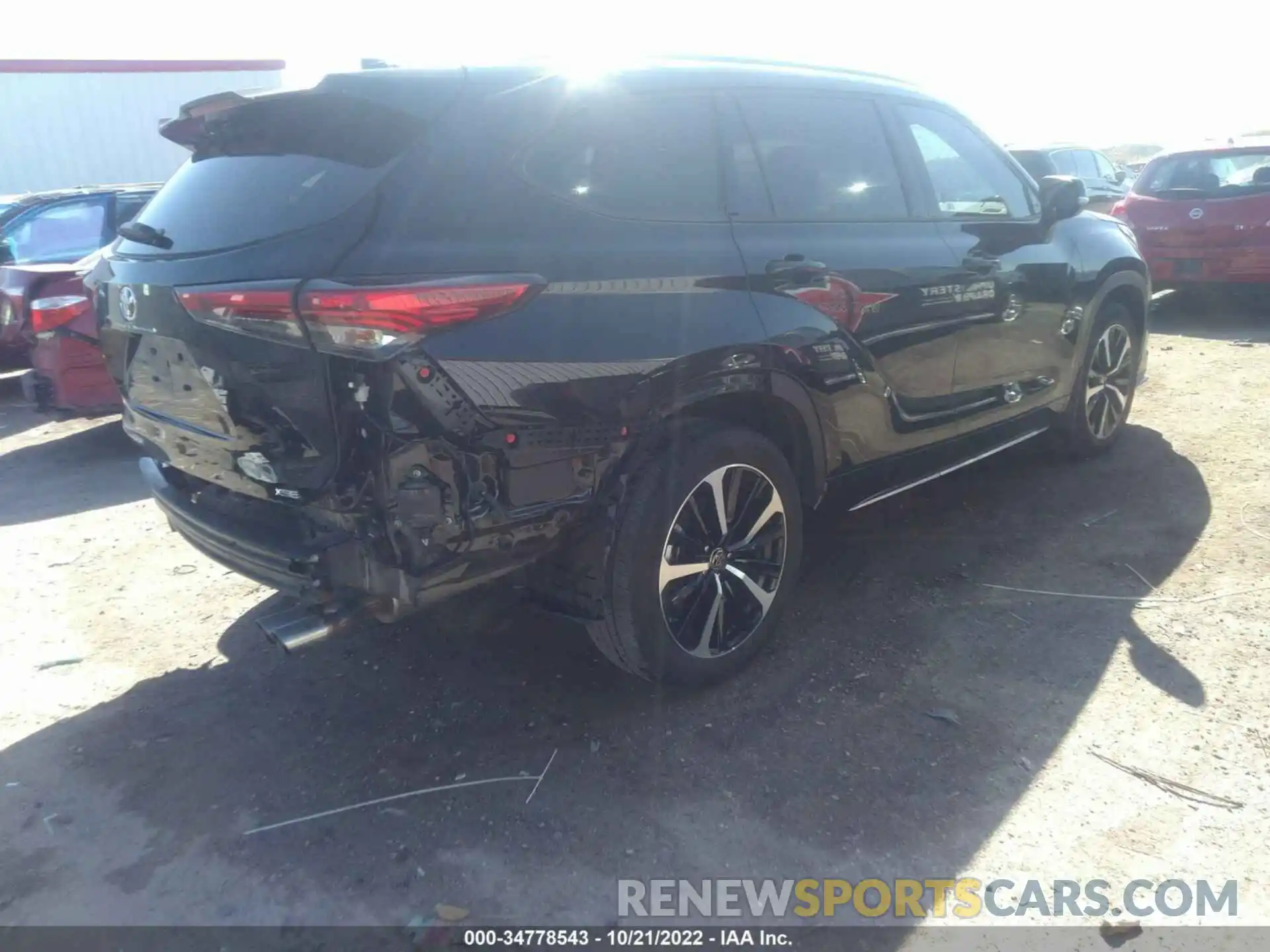 4 Photograph of a damaged car 5TDJZRAH7NS098970 TOYOTA HIGHLANDER 2022