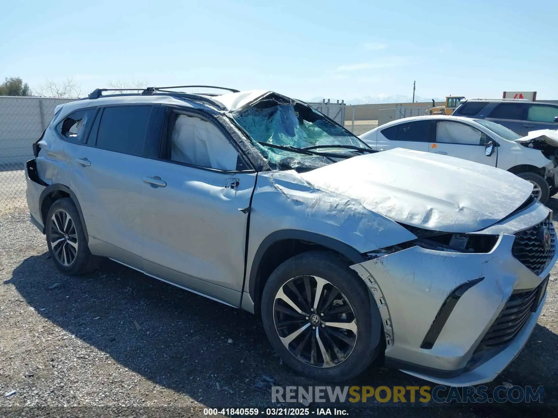 1 Photograph of a damaged car 5TDJZRAH8NS112035 TOYOTA HIGHLANDER 2022