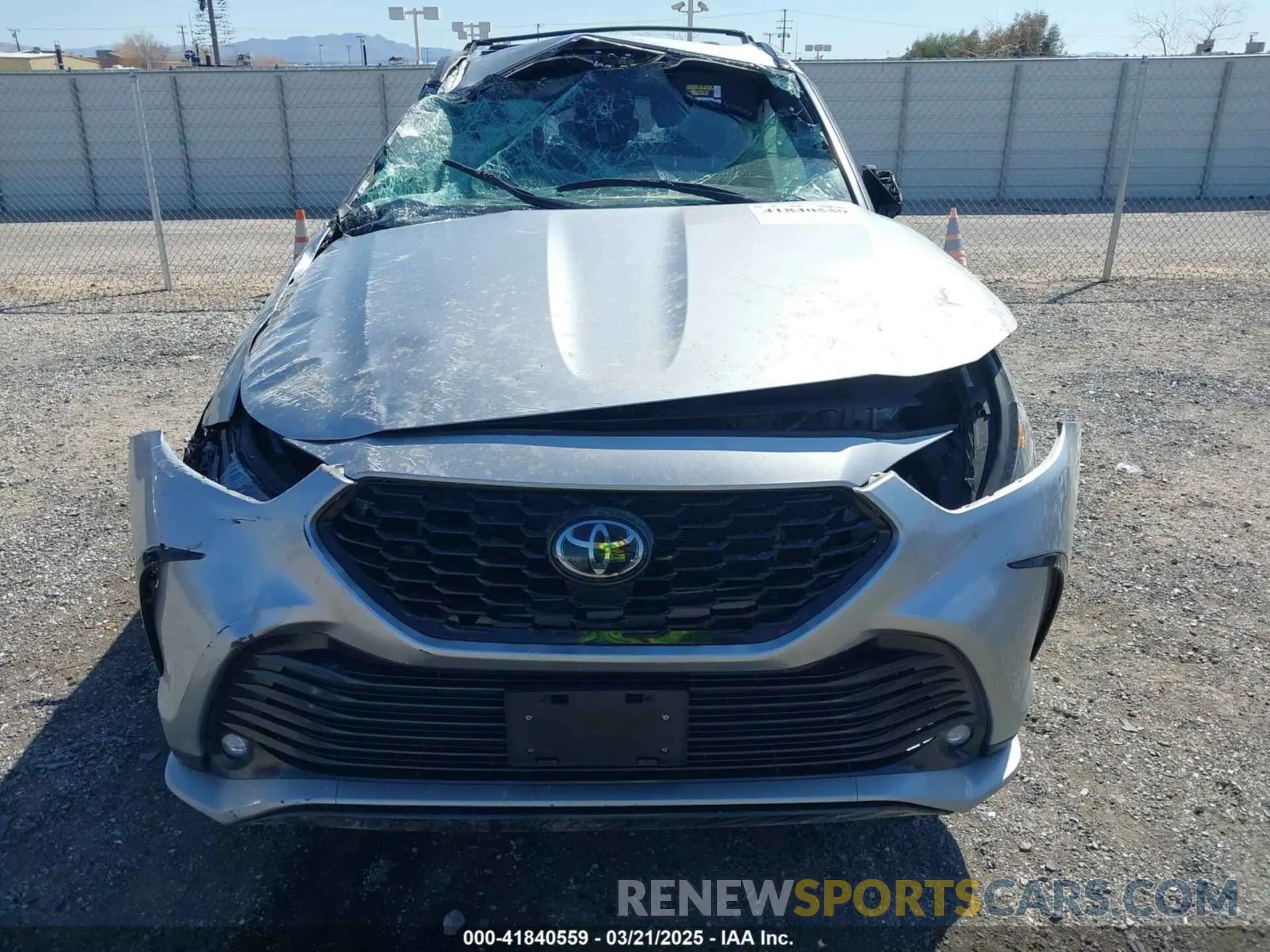 11 Photograph of a damaged car 5TDJZRAH8NS112035 TOYOTA HIGHLANDER 2022