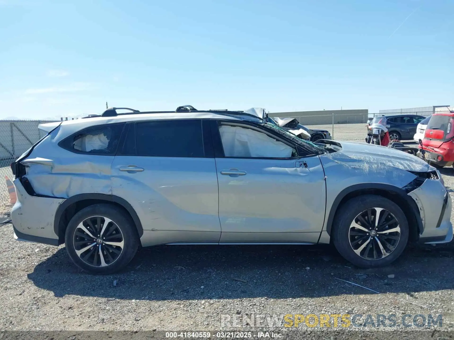 12 Photograph of a damaged car 5TDJZRAH8NS112035 TOYOTA HIGHLANDER 2022