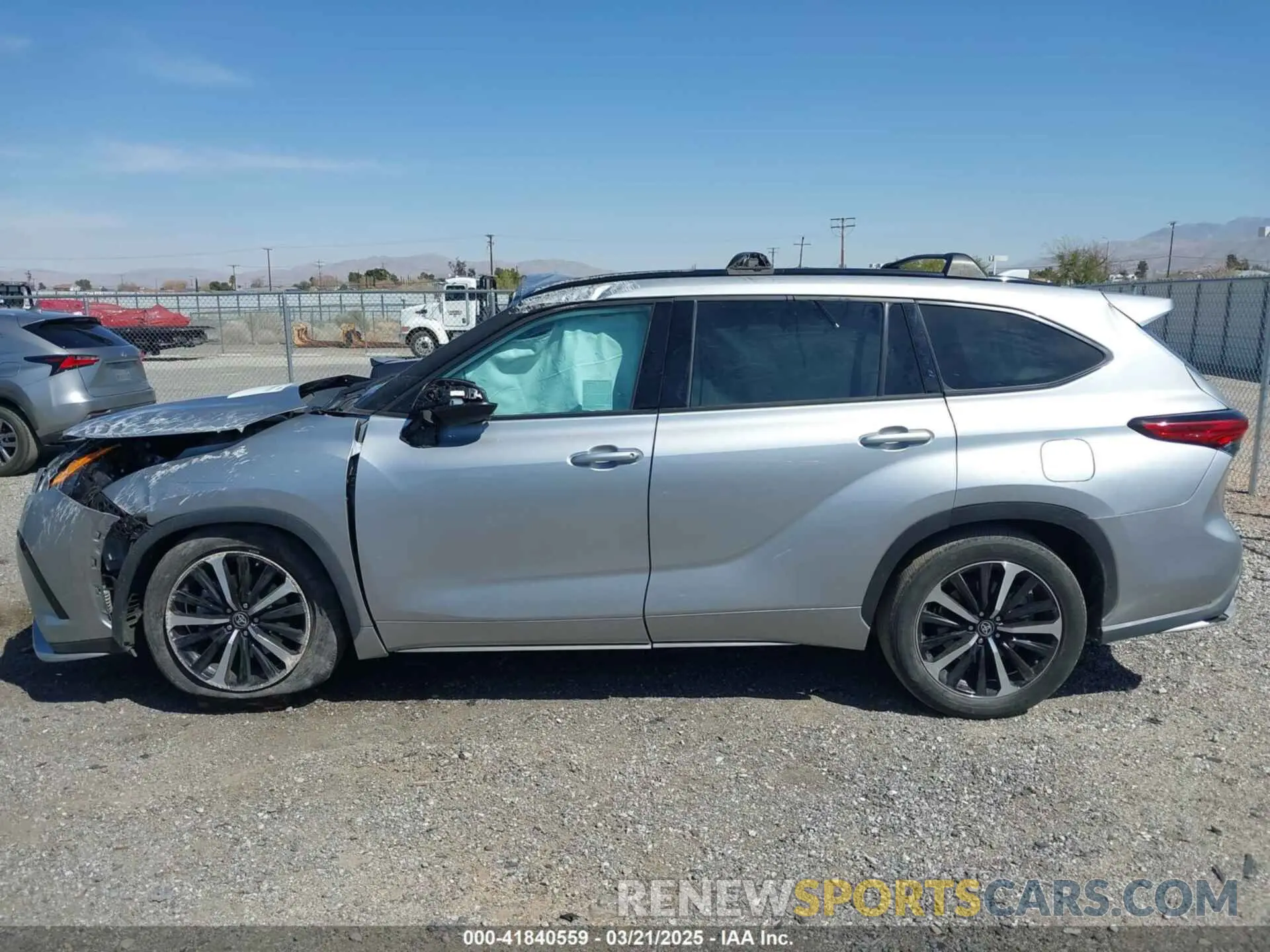 13 Photograph of a damaged car 5TDJZRAH8NS112035 TOYOTA HIGHLANDER 2022
