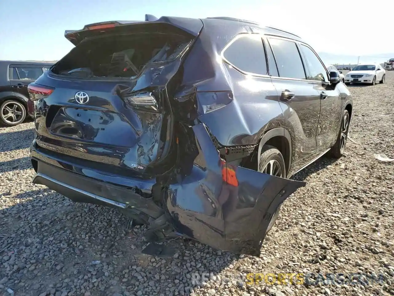 4 Photograph of a damaged car 5TDJZRBH3NS168639 TOYOTA HIGHLANDER 2022