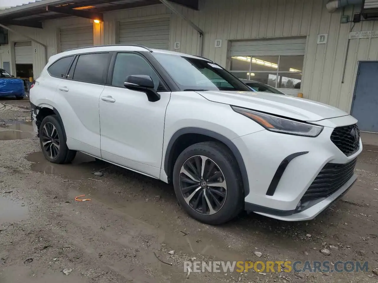 4 Photograph of a damaged car 5TDJZRBH3NS211327 TOYOTA HIGHLANDER 2022