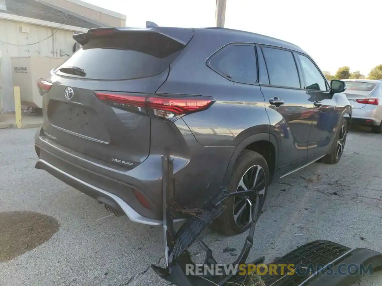 4 Photograph of a damaged car 5TDJZRBH3NS214521 TOYOTA HIGHLANDER 2022