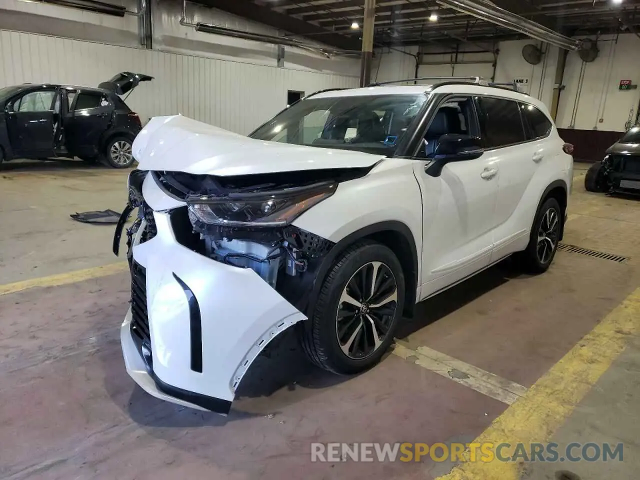 1 Photograph of a damaged car 5TDJZRBH4NS197633 TOYOTA HIGHLANDER 2022