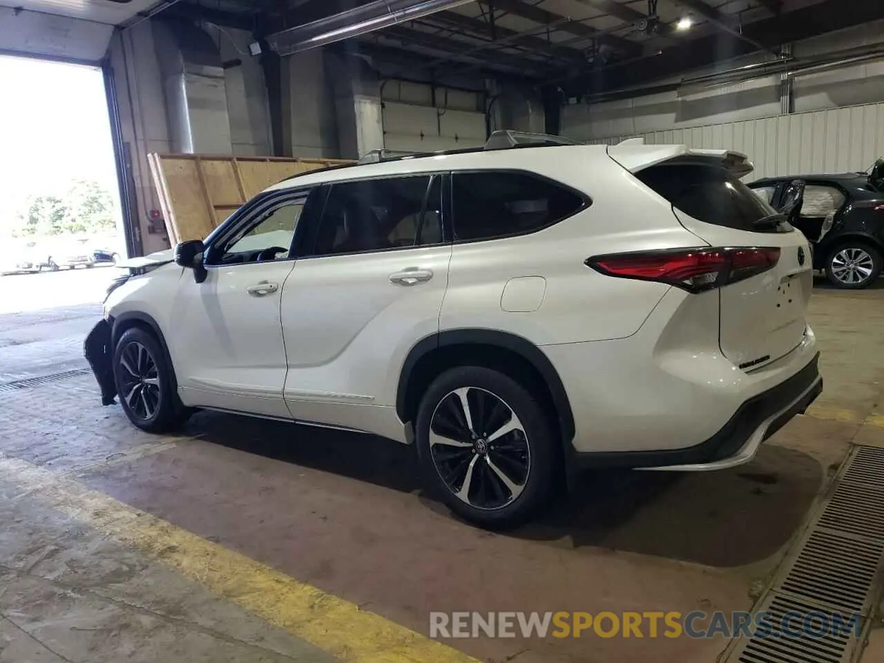 2 Photograph of a damaged car 5TDJZRBH4NS197633 TOYOTA HIGHLANDER 2022
