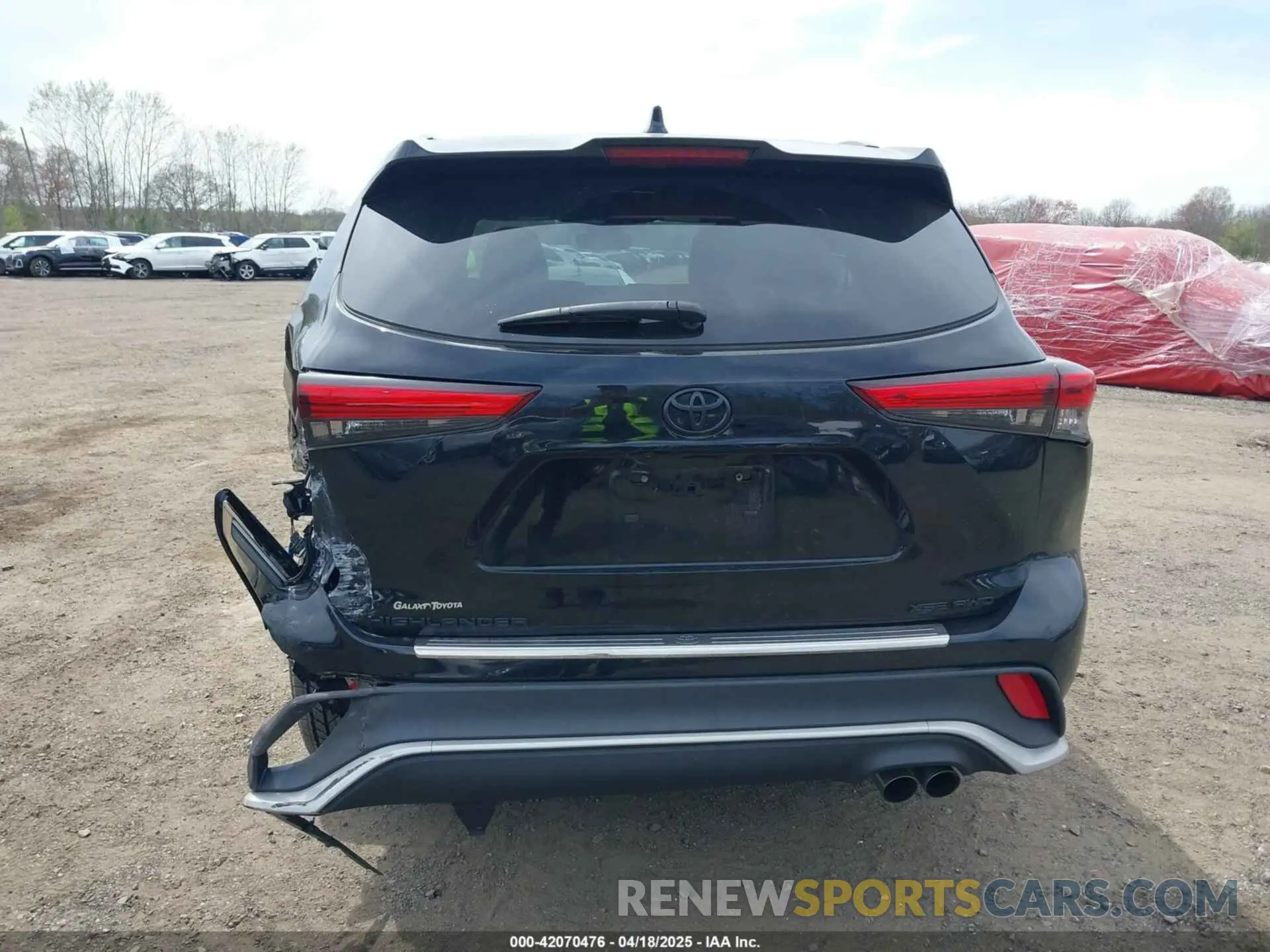 17 Photograph of a damaged car 5TDJZRBH4NS199253 TOYOTA HIGHLANDER 2022