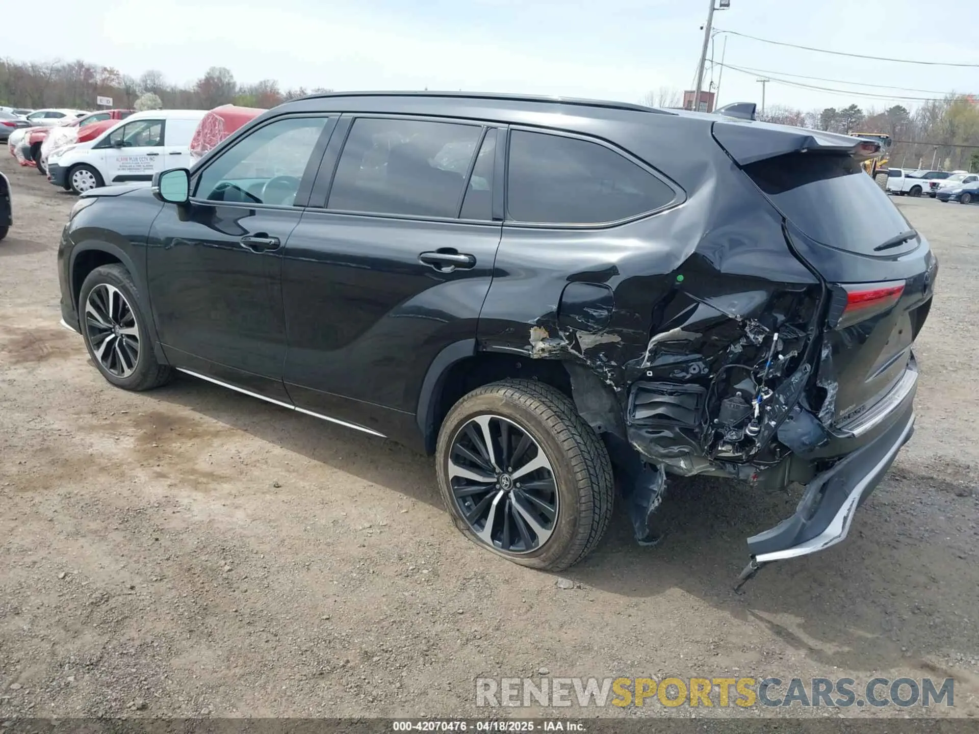 3 Photograph of a damaged car 5TDJZRBH4NS199253 TOYOTA HIGHLANDER 2022
