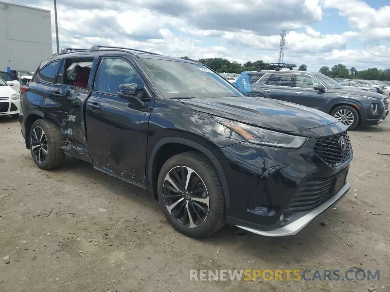 4 Photograph of a damaged car 5TDJZRBH5NS165192 TOYOTA HIGHLANDER 2022