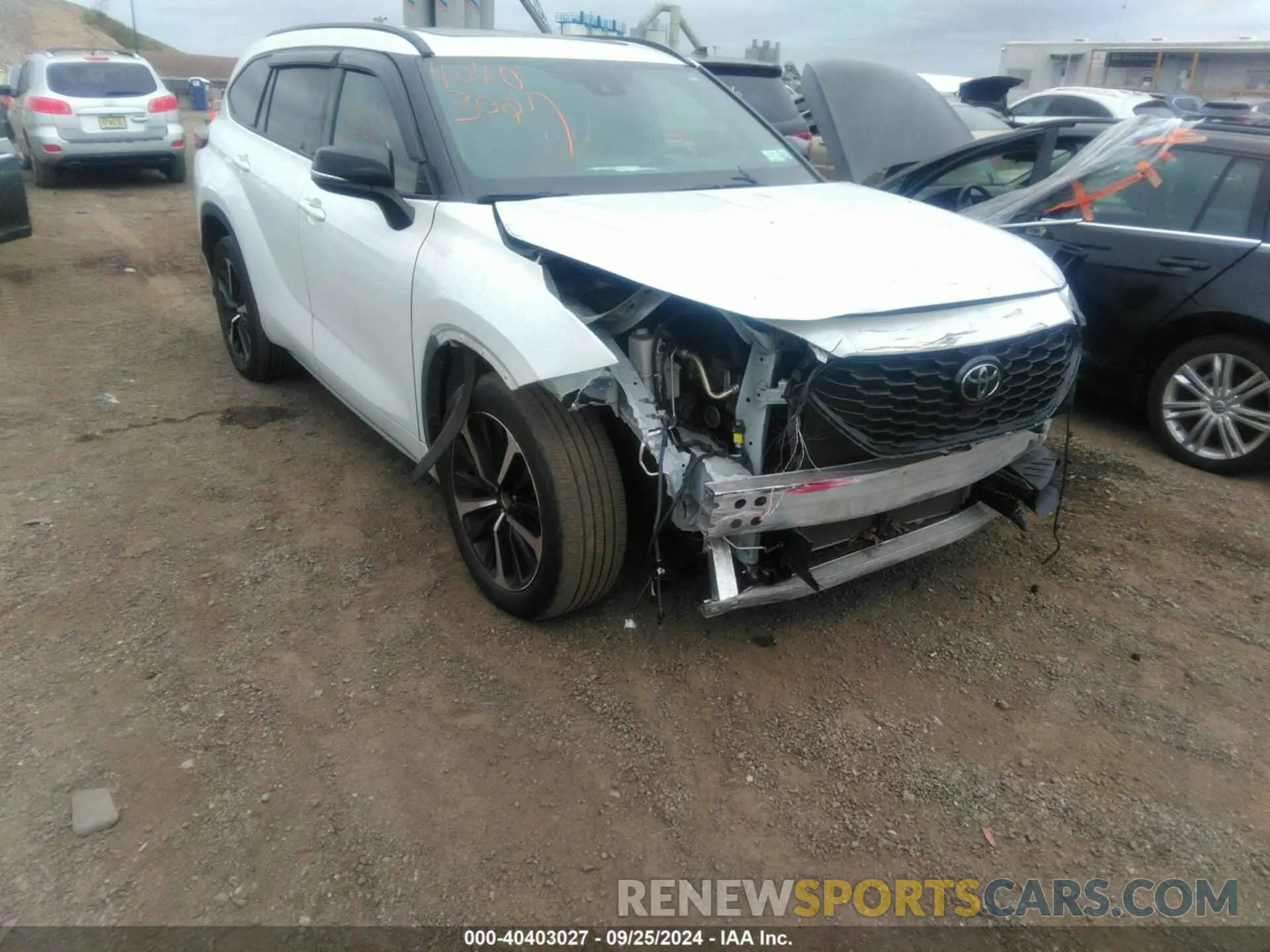 1 Photograph of a damaged car 5TDJZRBH6NS174712 TOYOTA HIGHLANDER 2022