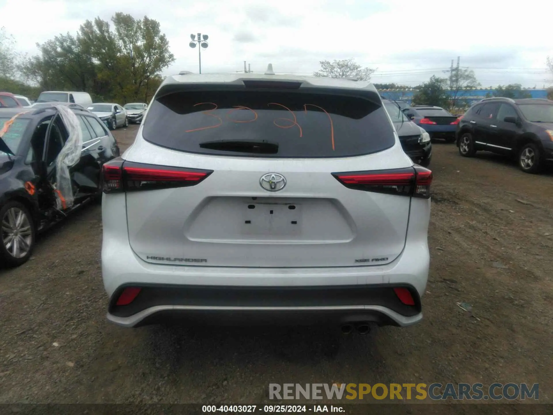 16 Photograph of a damaged car 5TDJZRBH6NS174712 TOYOTA HIGHLANDER 2022