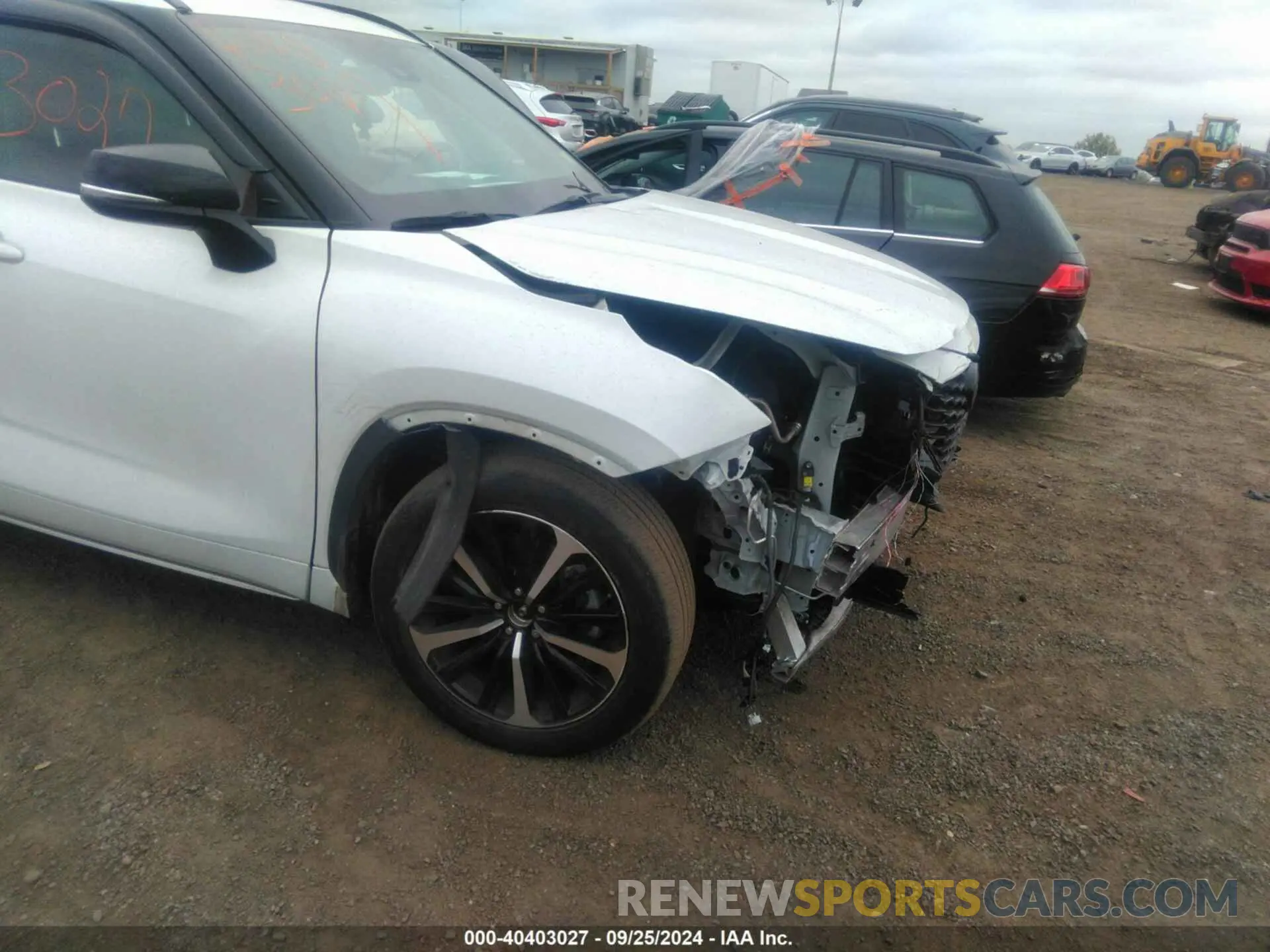 18 Photograph of a damaged car 5TDJZRBH6NS174712 TOYOTA HIGHLANDER 2022