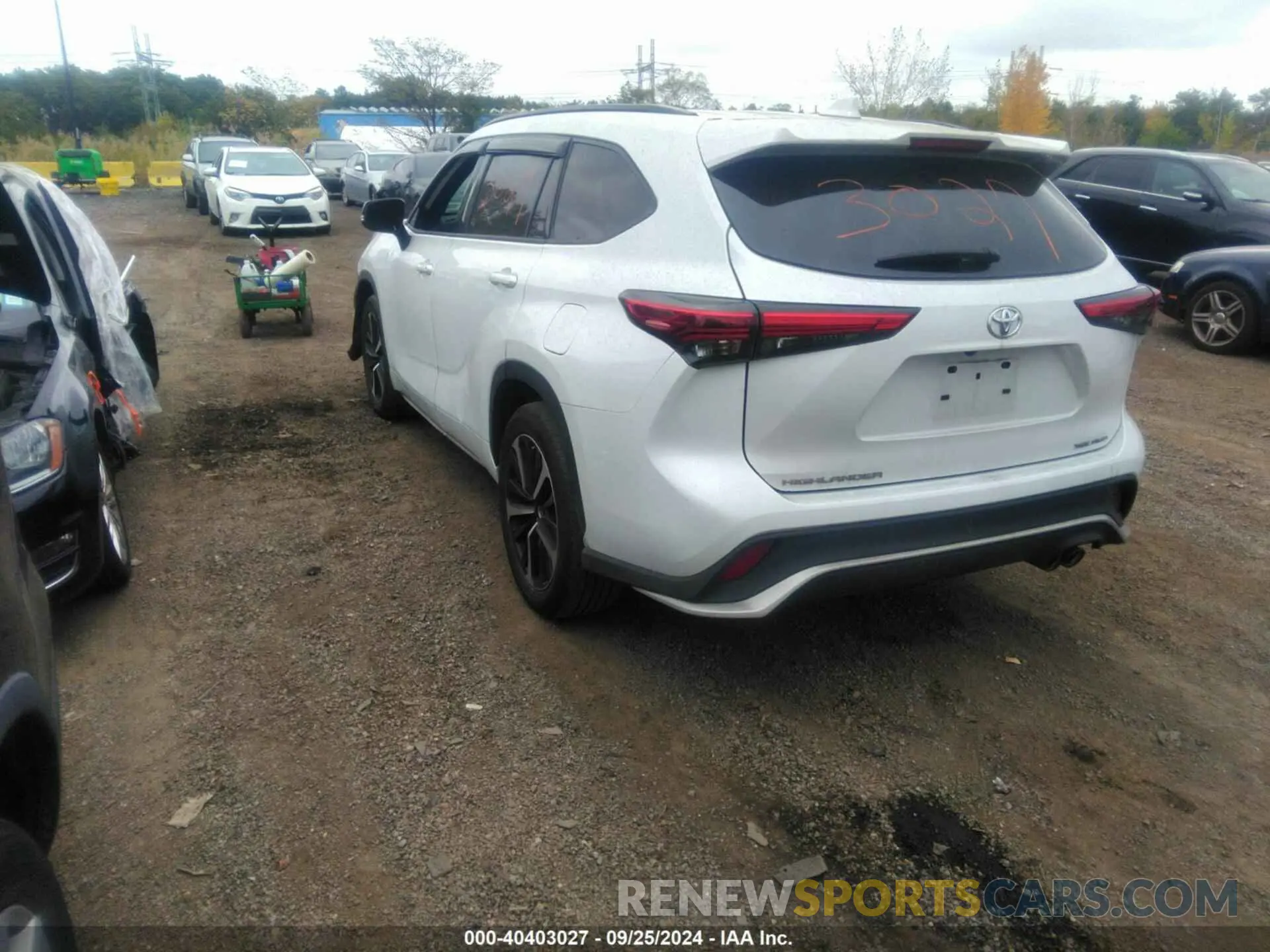3 Photograph of a damaged car 5TDJZRBH6NS174712 TOYOTA HIGHLANDER 2022
