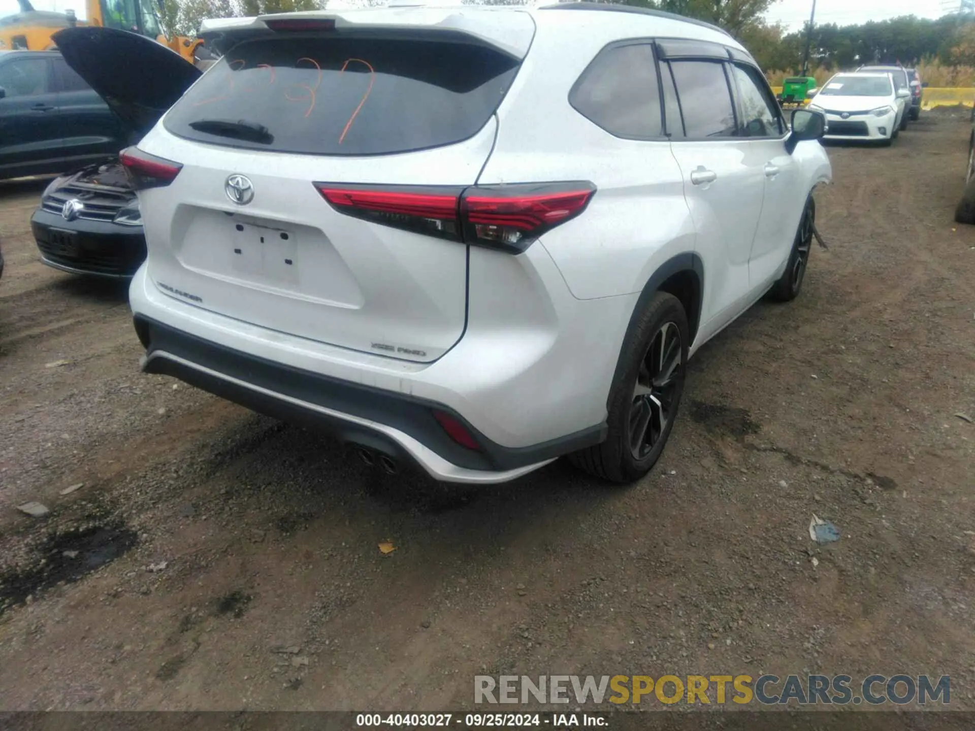 4 Photograph of a damaged car 5TDJZRBH6NS174712 TOYOTA HIGHLANDER 2022