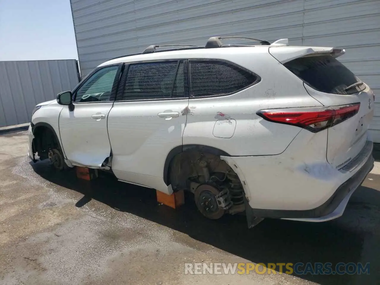 2 Photograph of a damaged car 5TDJZRBH8NS248549 TOYOTA HIGHLANDER 2022