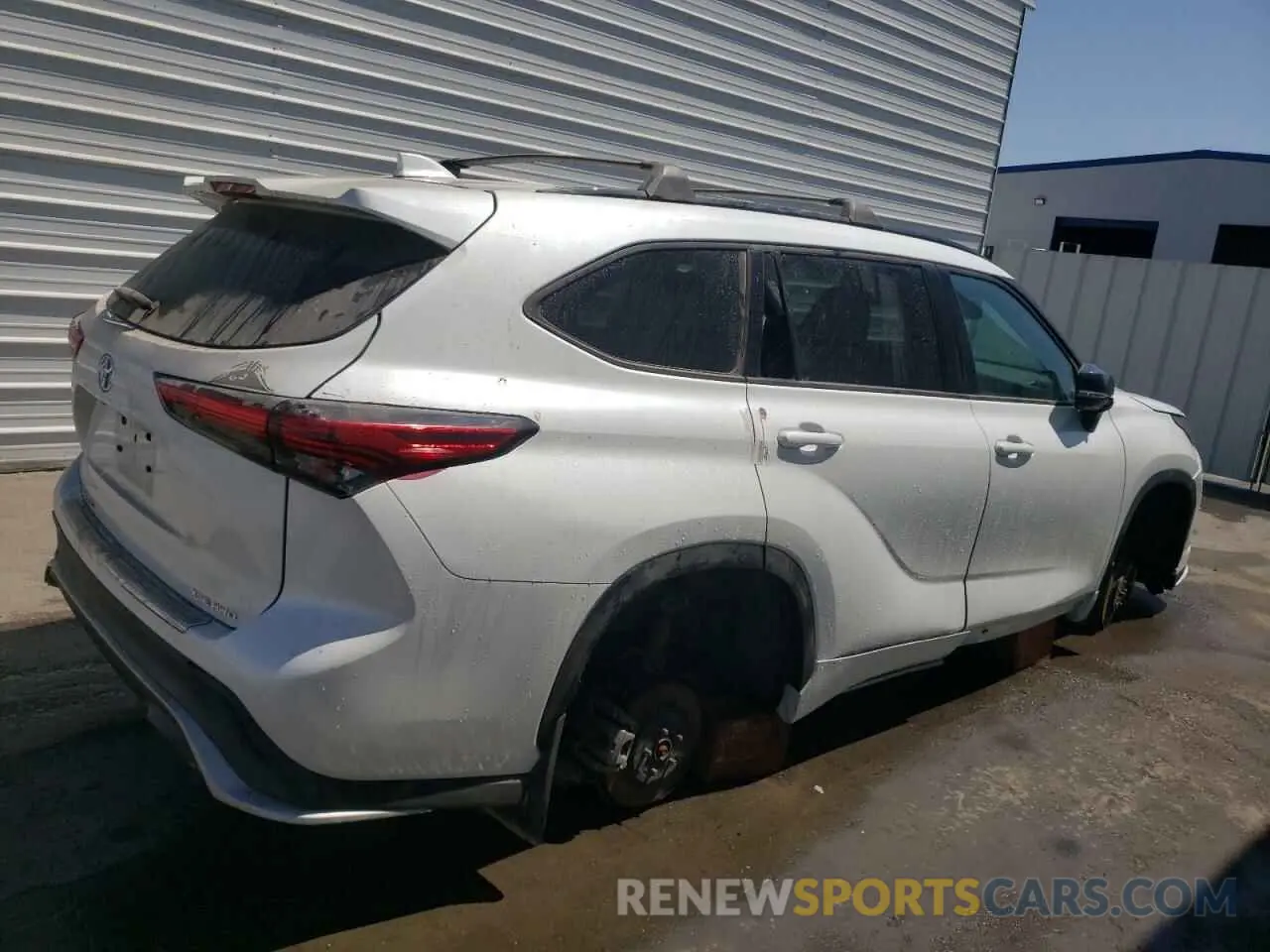 3 Photograph of a damaged car 5TDJZRBH8NS248549 TOYOTA HIGHLANDER 2022