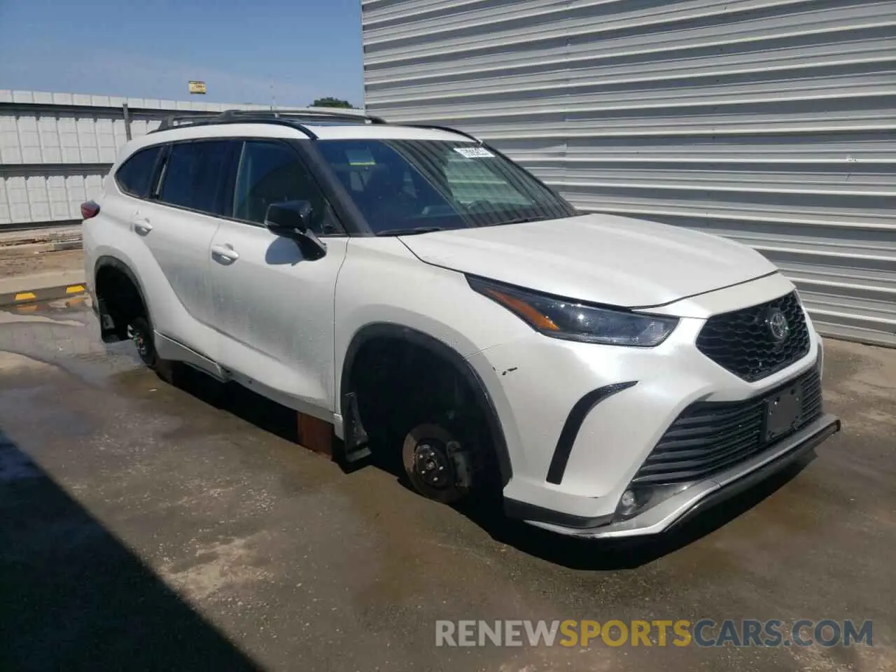 4 Photograph of a damaged car 5TDJZRBH8NS248549 TOYOTA HIGHLANDER 2022