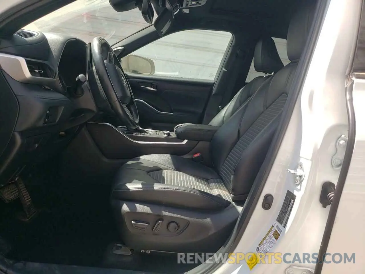 7 Photograph of a damaged car 5TDJZRBH8NS248549 TOYOTA HIGHLANDER 2022