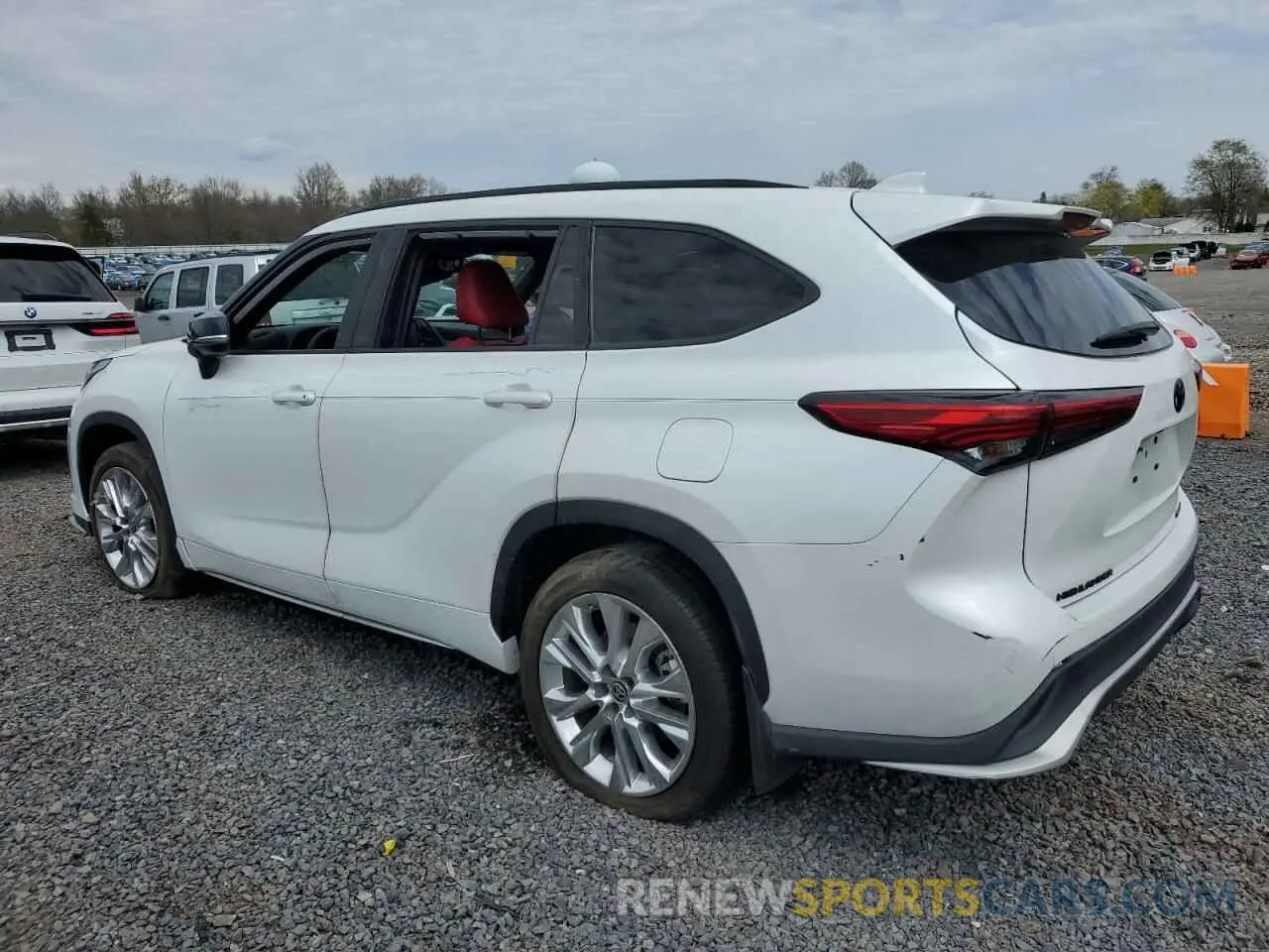 2 Photograph of a damaged car 5TDJZRBH9NS205547 TOYOTA HIGHLANDER 2022