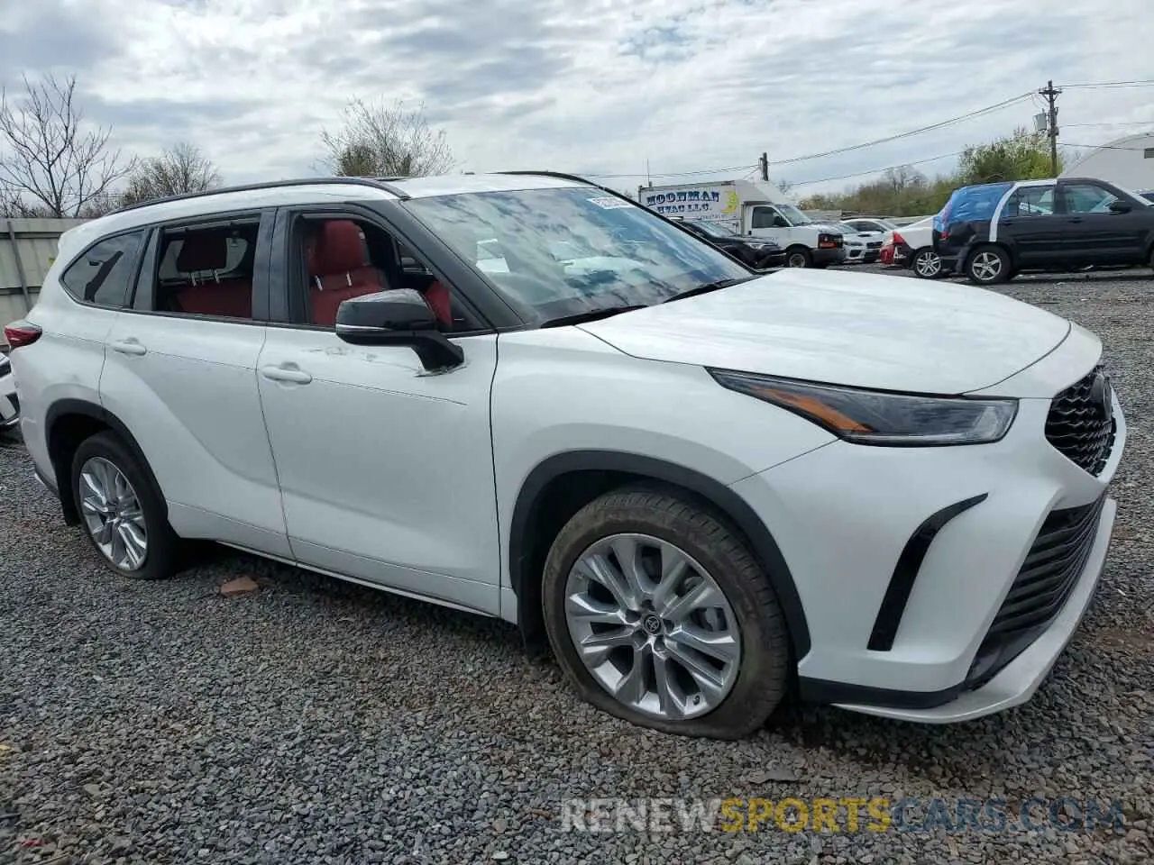 4 Photograph of a damaged car 5TDJZRBH9NS205547 TOYOTA HIGHLANDER 2022