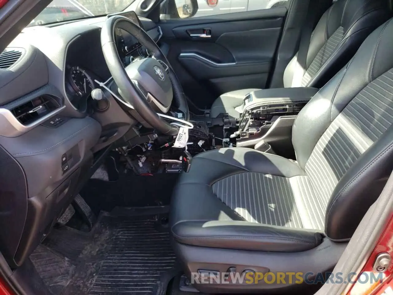 7 Photograph of a damaged car 5TDJZRBH9NS212921 TOYOTA HIGHLANDER 2022