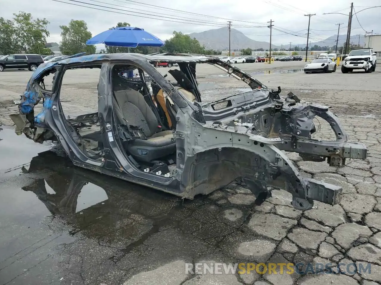 4 Photograph of a damaged car 5TDJZRBH9NS213244 TOYOTA HIGHLANDER 2022