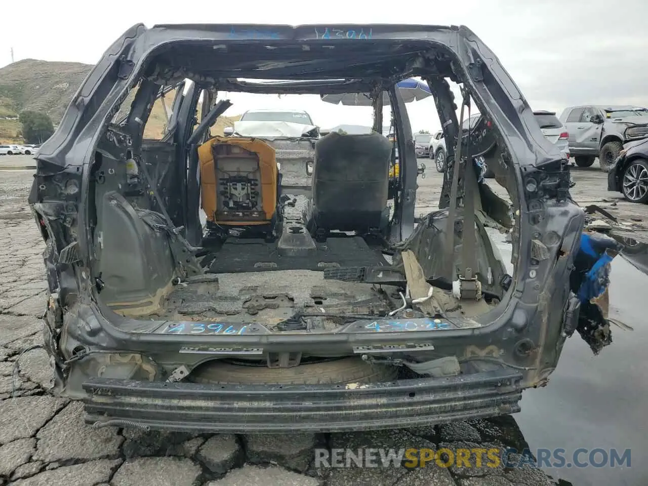6 Photograph of a damaged car 5TDJZRBH9NS213244 TOYOTA HIGHLANDER 2022