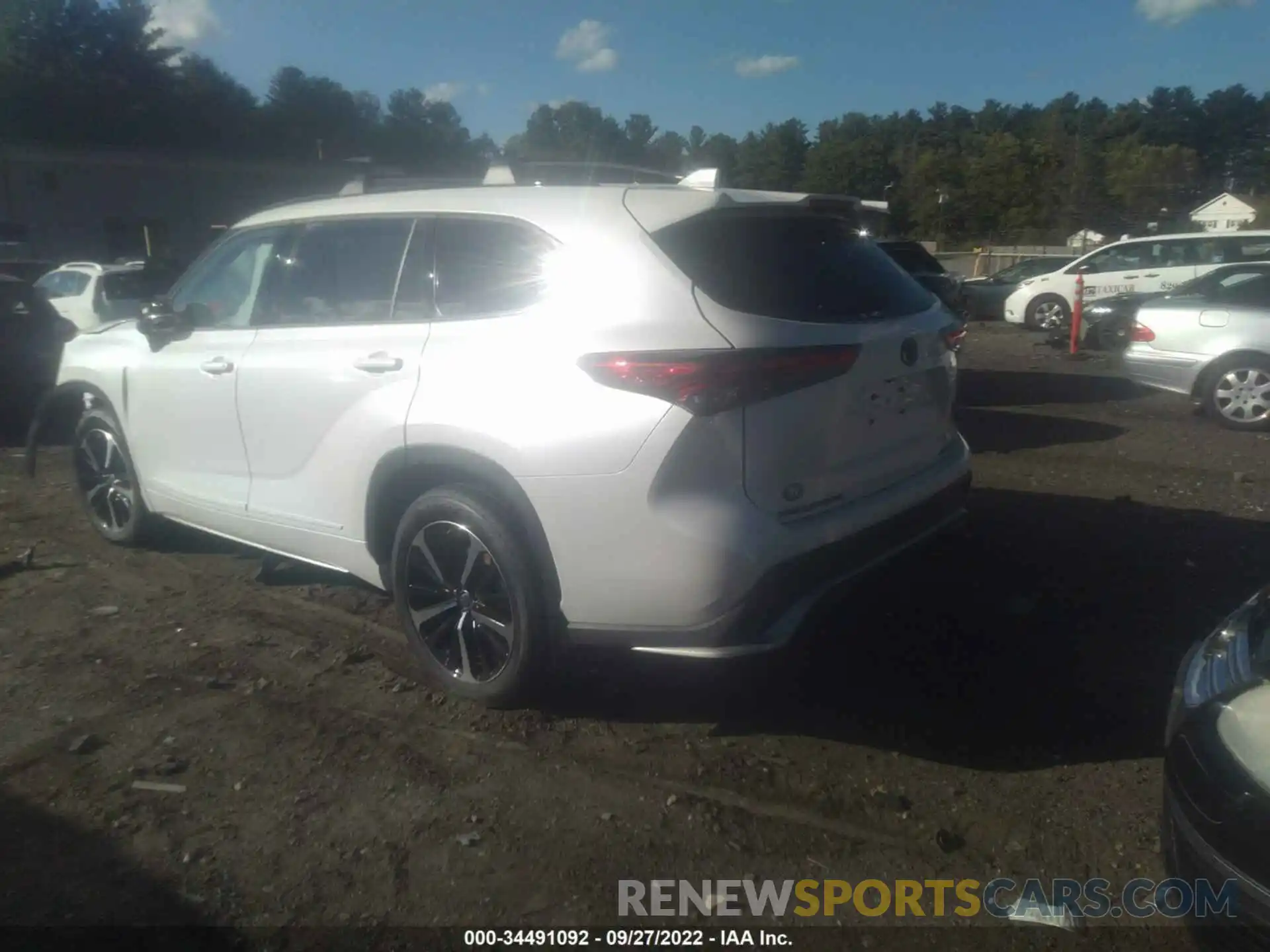 3 Photograph of a damaged car 5TDJZRBHXNS236273 TOYOTA HIGHLANDER 2022