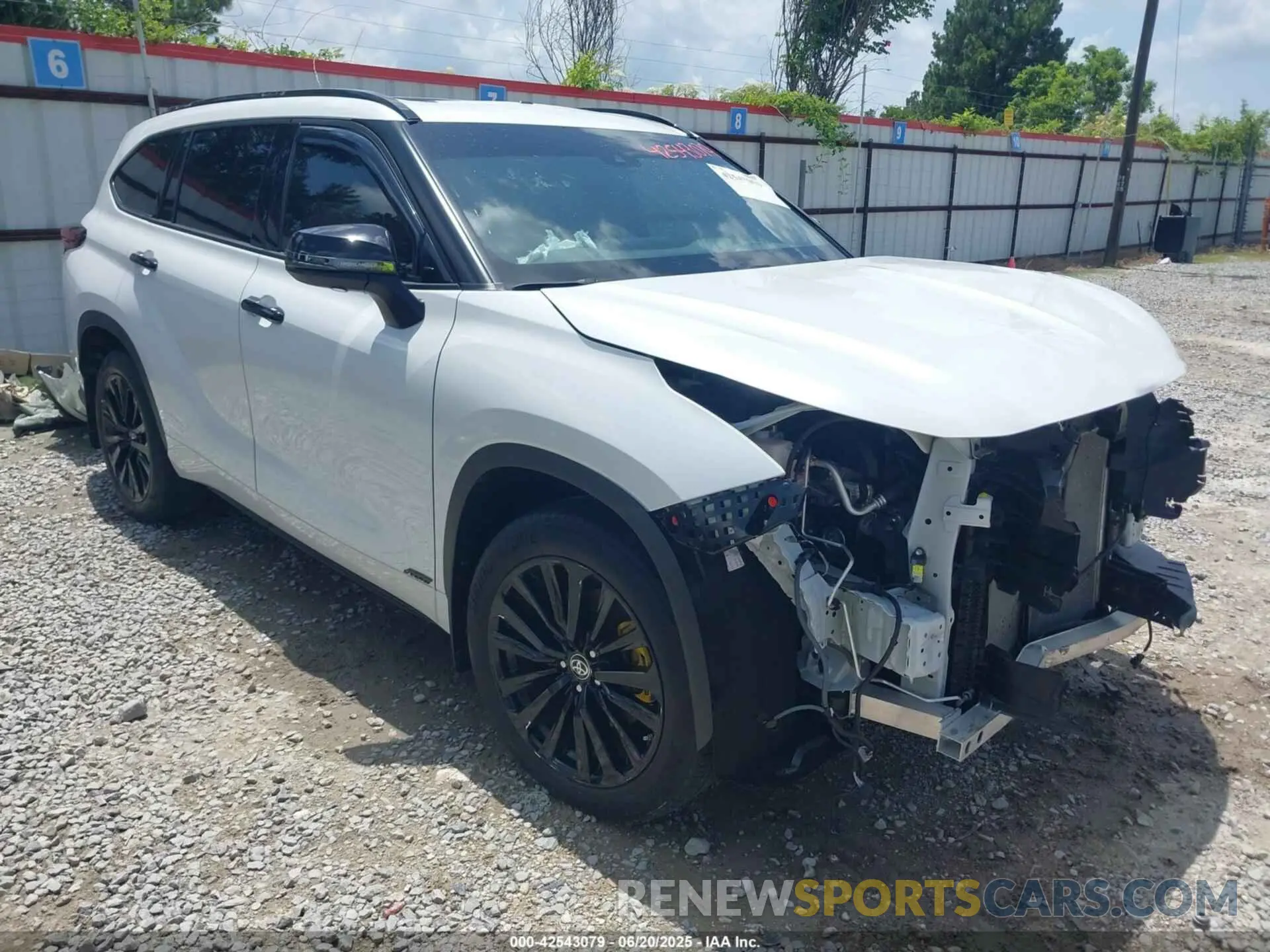 1 Photograph of a damaged car 5TDLZRAH1NS098424 TOYOTA HIGHLANDER 2022