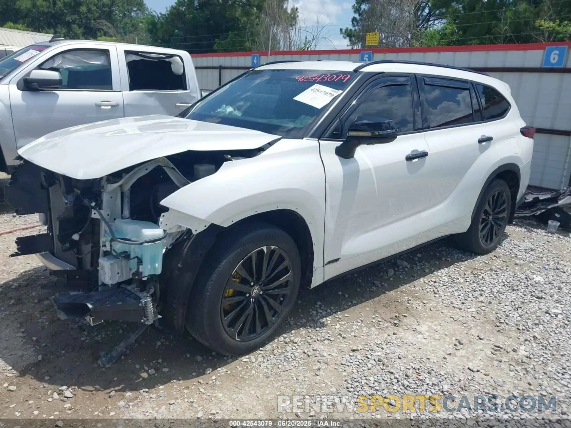 2 Photograph of a damaged car 5TDLZRAH1NS098424 TOYOTA HIGHLANDER 2022