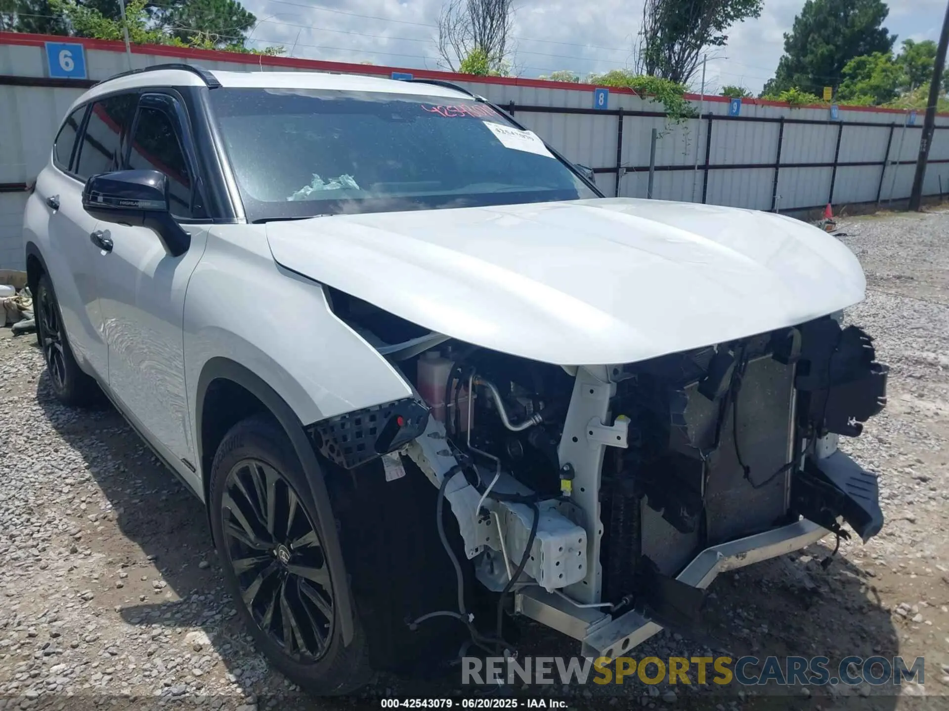 6 Photograph of a damaged car 5TDLZRAH1NS098424 TOYOTA HIGHLANDER 2022