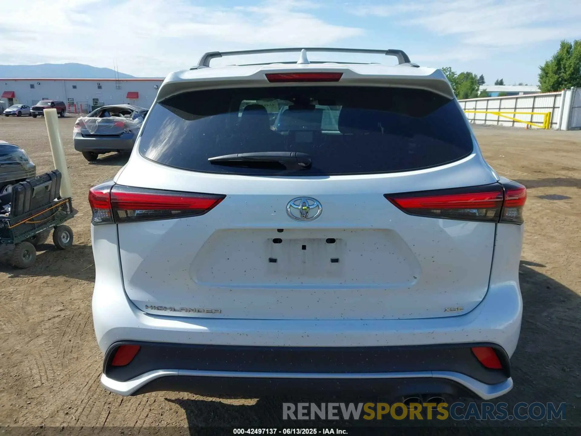 16 Photograph of a damaged car 5TDLZRAH1NS139084 TOYOTA HIGHLANDER 2022