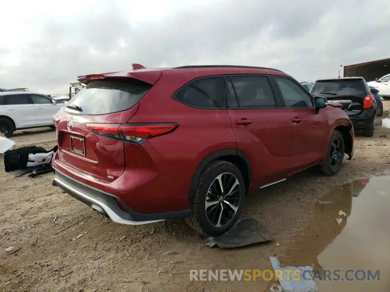 4 Photograph of a damaged car 5TDLZRAH5NS132316 TOYOTA HIGHLANDER 2022