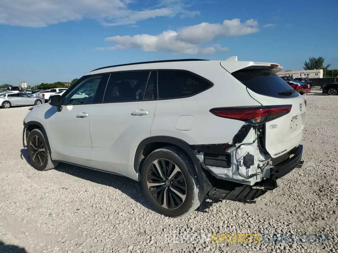 2 Photograph of a damaged car 5TDLZRAH6NS095132 TOYOTA HIGHLANDER 2022