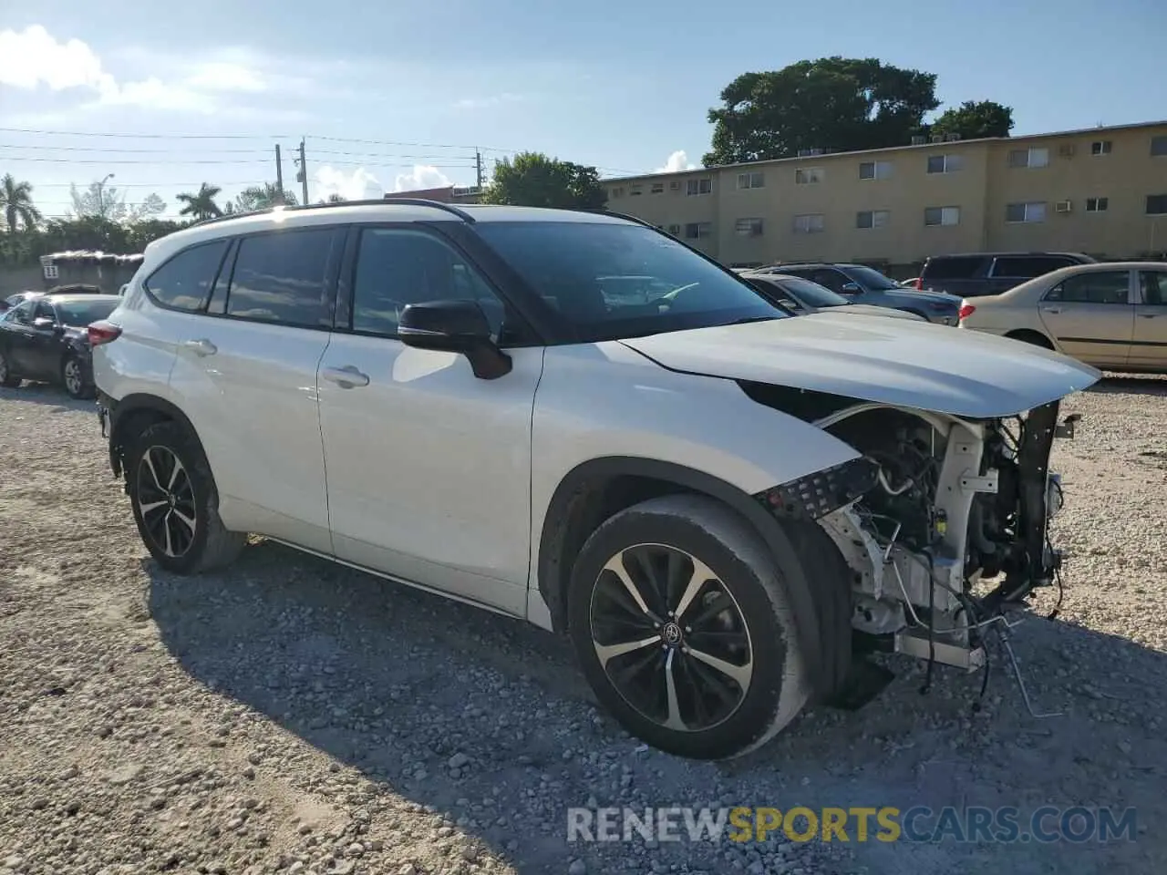 4 Photograph of a damaged car 5TDLZRAH6NS095132 TOYOTA HIGHLANDER 2022