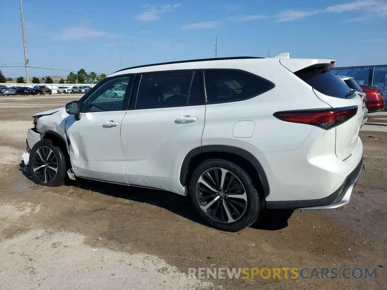 2 Photograph of a damaged car 5TDLZRAH9NS117639 TOYOTA HIGHLANDER 2022