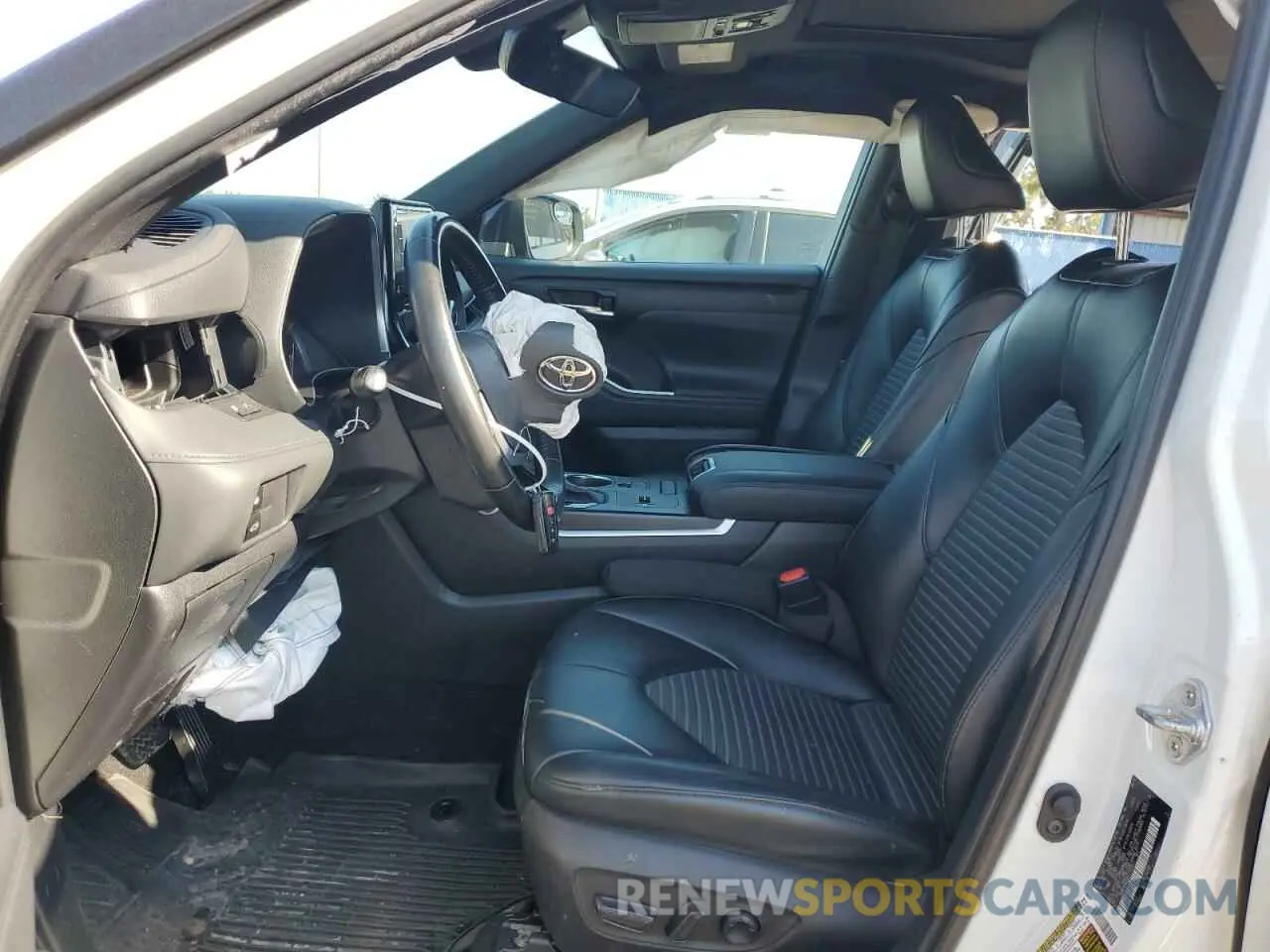 7 Photograph of a damaged car 5TDLZRAH9NS117639 TOYOTA HIGHLANDER 2022