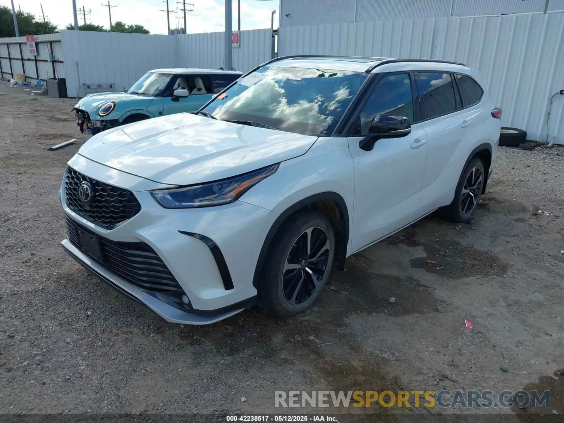 2 Photograph of a damaged car 5TDLZRAH9NS133162 TOYOTA HIGHLANDER 2022