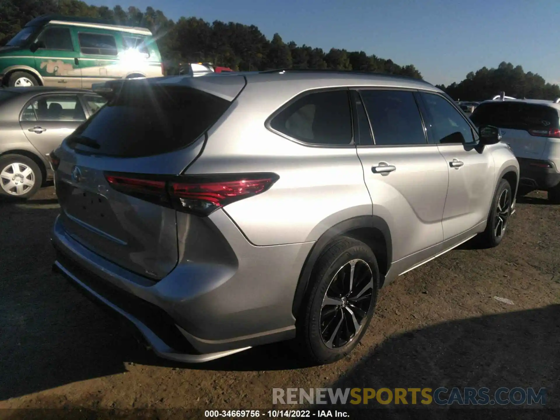 4 Photograph of a damaged car 5TDLZRAHXNS101532 TOYOTA HIGHLANDER 2022