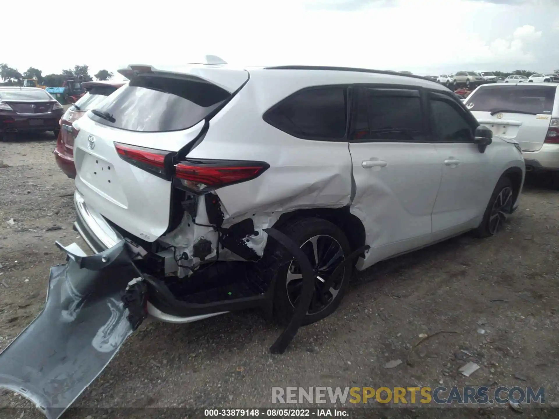 4 Photograph of a damaged car 5TDLZRAHXNS107203 TOYOTA HIGHLANDER 2022