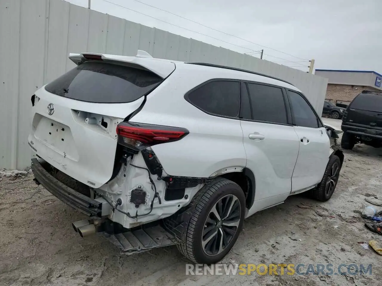 3 Photograph of a damaged car 5TDLZRAHXNS123496 TOYOTA HIGHLANDER 2022