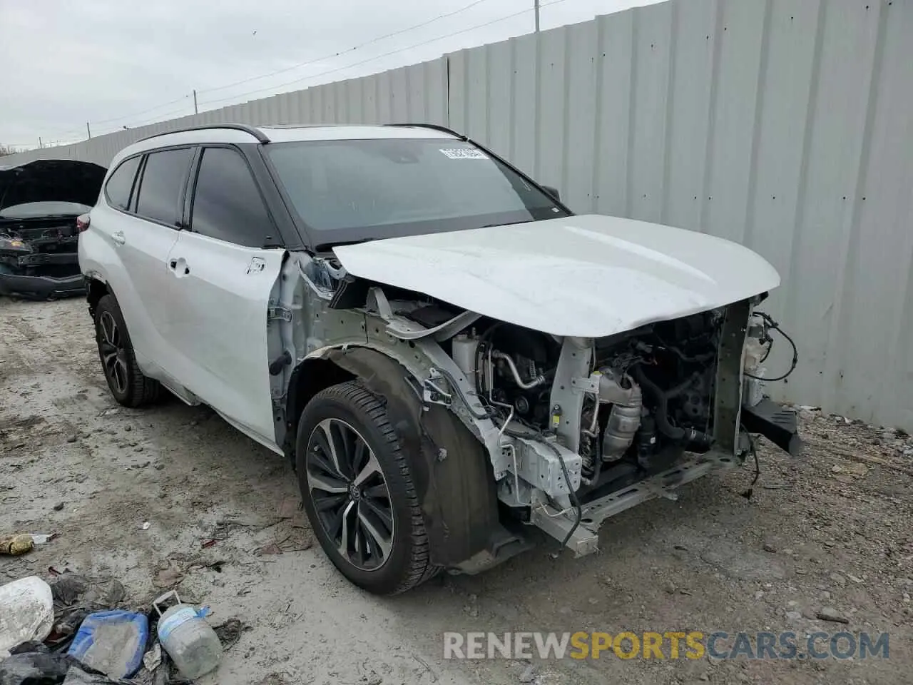 4 Photograph of a damaged car 5TDLZRAHXNS123496 TOYOTA HIGHLANDER 2022
