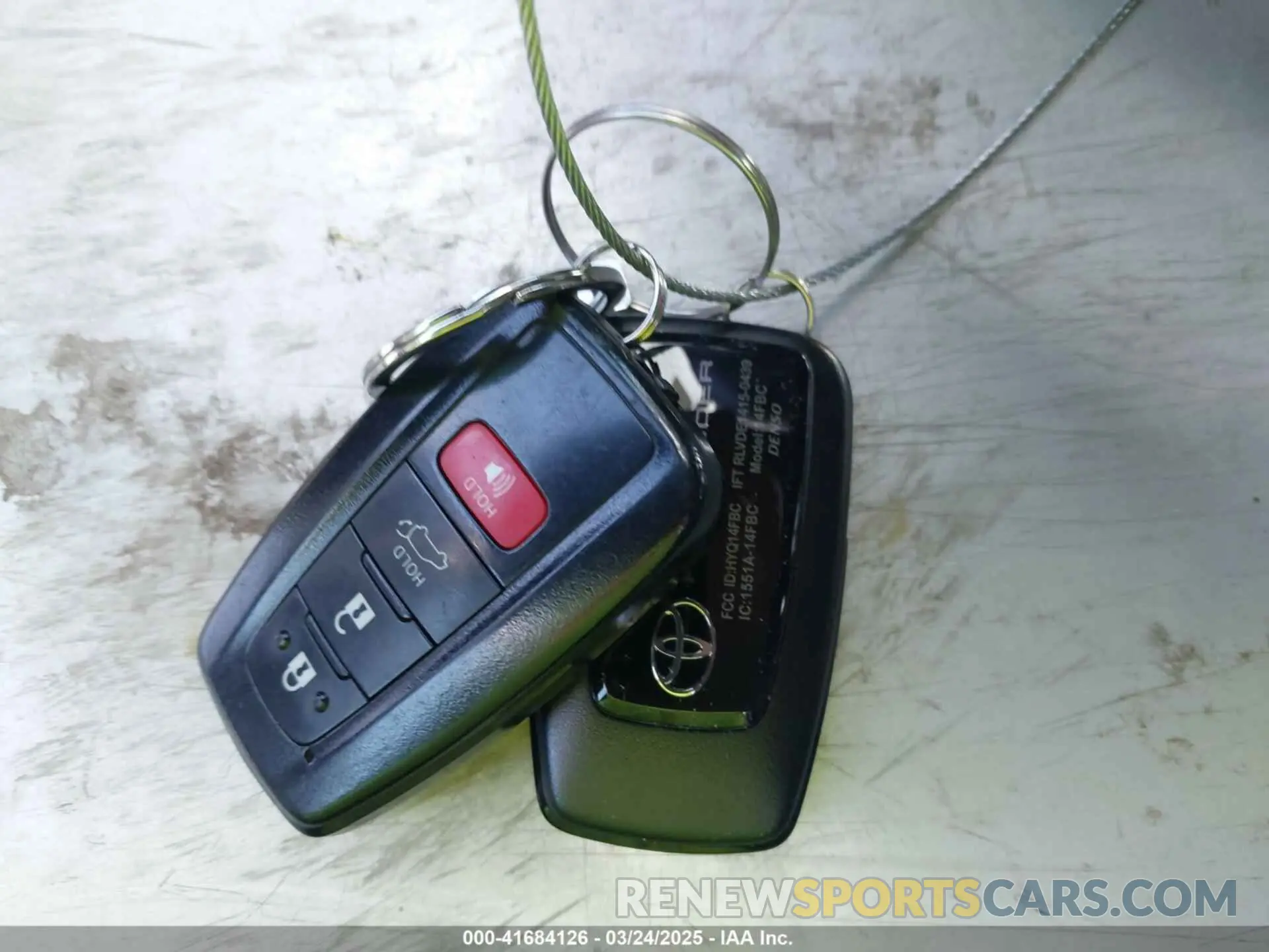 11 Photograph of a damaged car 5TDLZRBH0NS235559 TOYOTA HIGHLANDER 2022