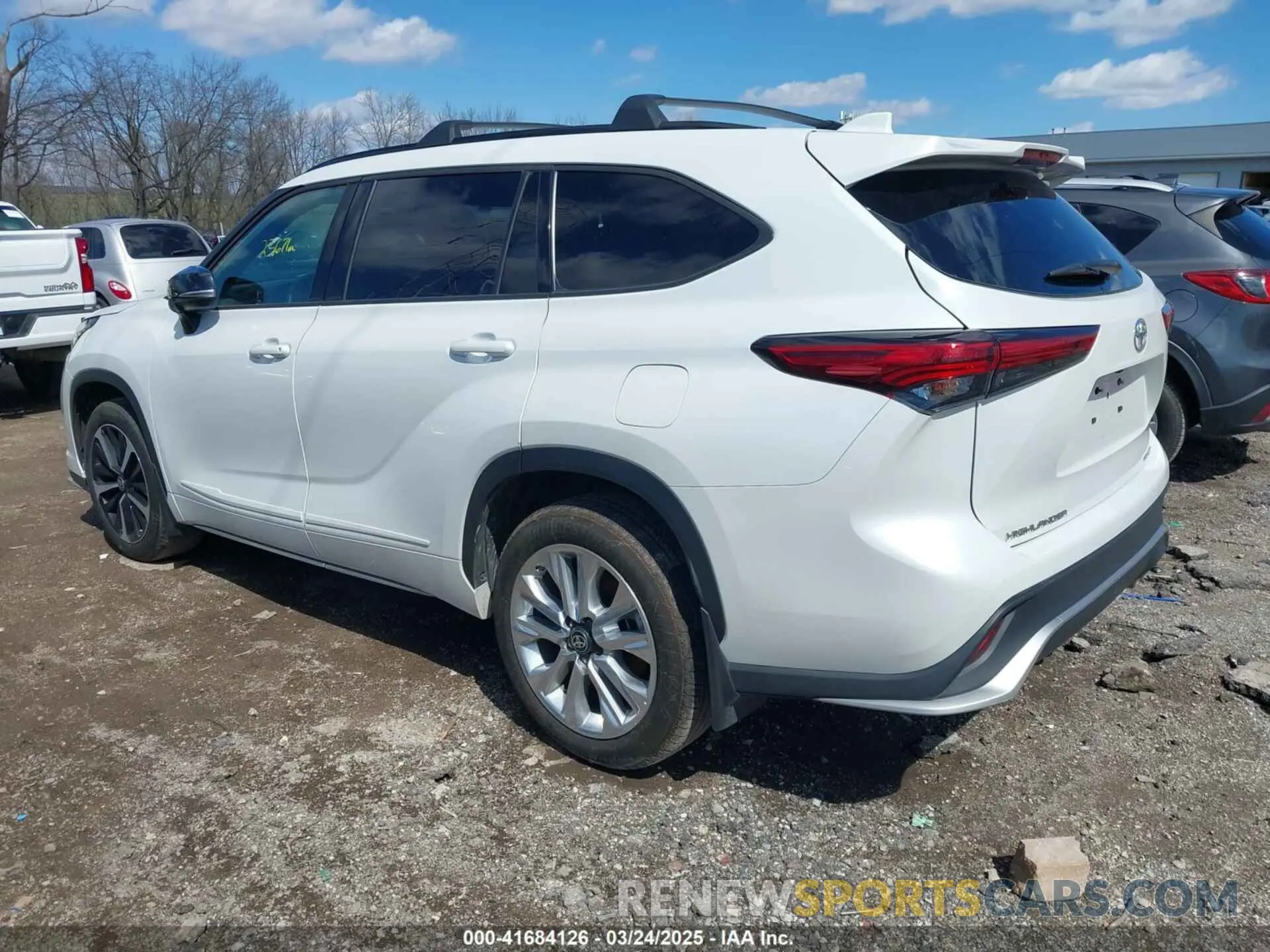 3 Photograph of a damaged car 5TDLZRBH0NS235559 TOYOTA HIGHLANDER 2022